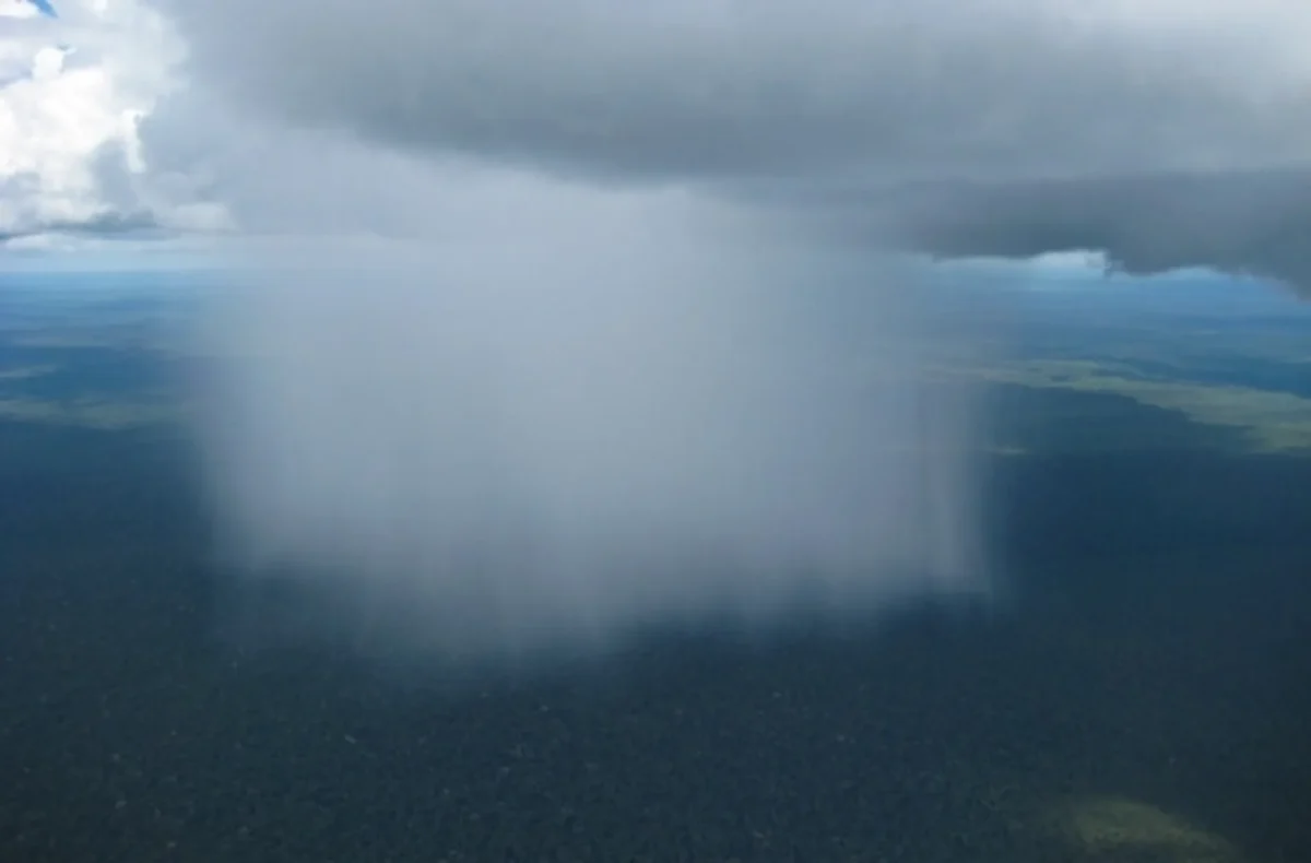 Bela chuvarada, Serra dos Parecis, MT. Foto: Gérard Moss
