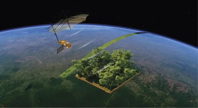 Esta nave espacial de 1,25 toneladas, equipada com um radar de abertura sintética de banda P pioneiro e uma antena de 12 metros, orbitará a Terra por cinco anos. Sua missão é criar mapas 3D detalhados de florestas tropicais remotas na África, Ásia e América do Sul, penetrando copas densas para analisar a vegetação e coletar dados sobre o armazenamento de carbono