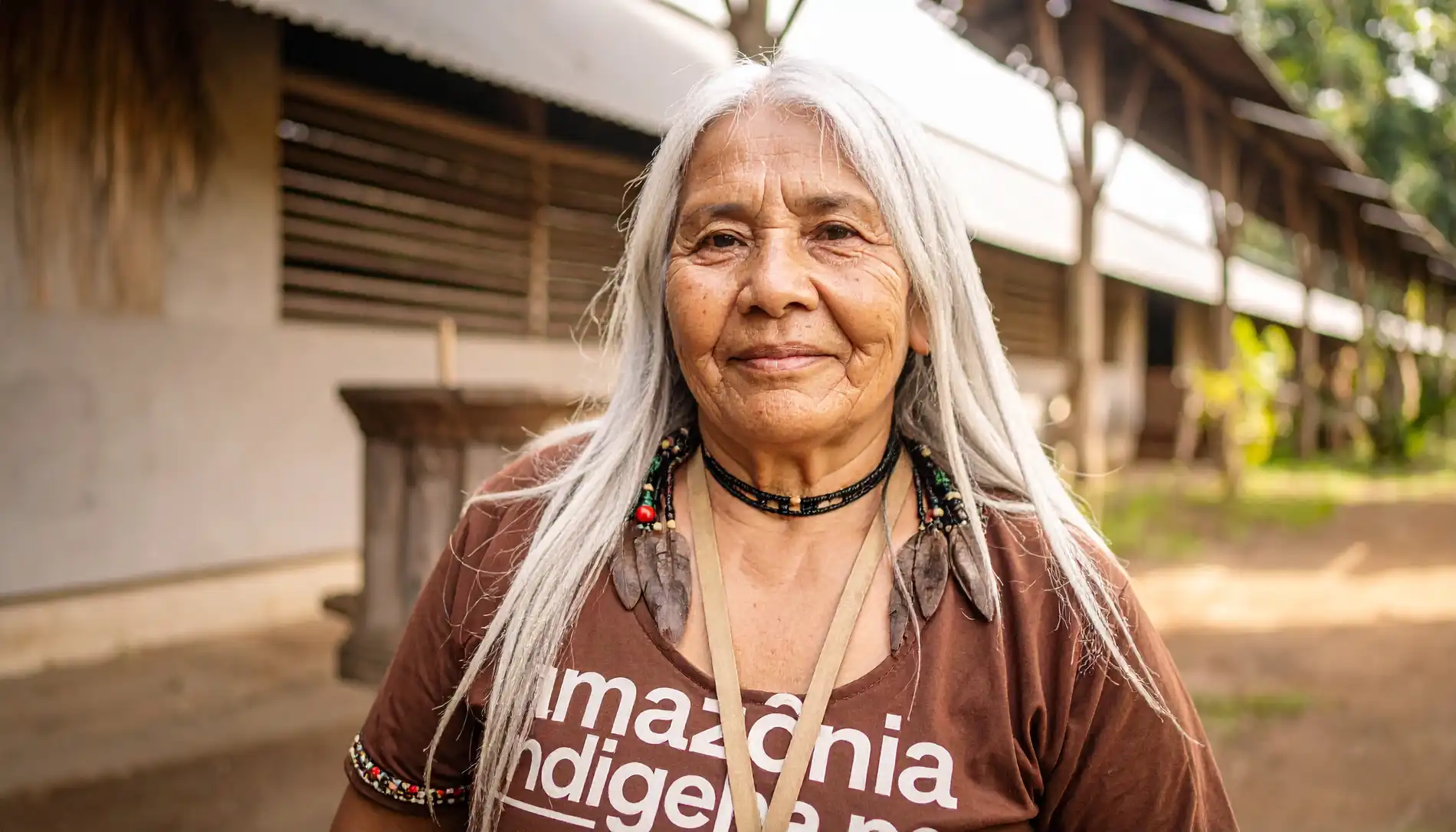 Caminhos ancestrais para um futuro sustentável 5 Anciã indígena sorrindo