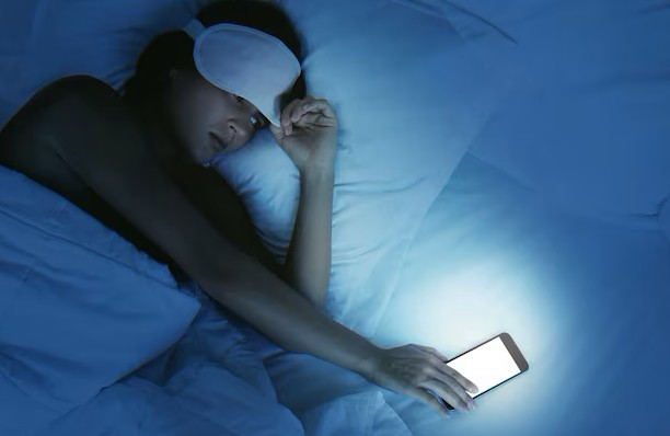 Tempo visualizando a tela na cama está ligado a pior qualidade do sono, aponta estudo 3 tela