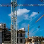 Construção civil global registra queda inédita nas emissões de CO₂ construção