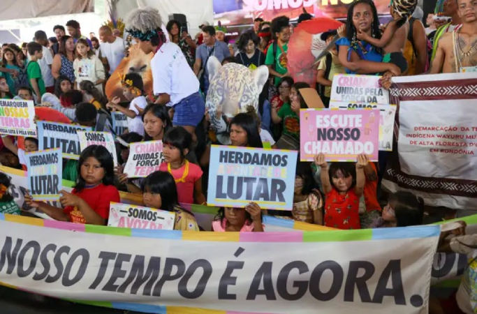 Crianças indígenas entregam manifesto pelo meio ambiente a ministras 4 crianças