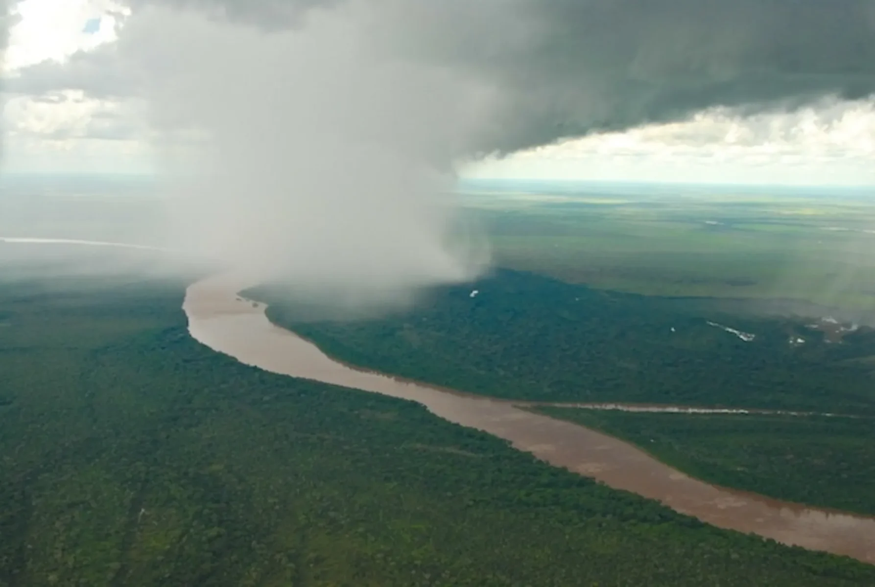 Uma-bela-nuvem-cumulo-nimbus-descarrega-chuva-no-Alto-Araguaia-Foto-Margi-Moss-1787x1200 Como a Amazônia faz chover no Sudeste e salva as nossas cidades