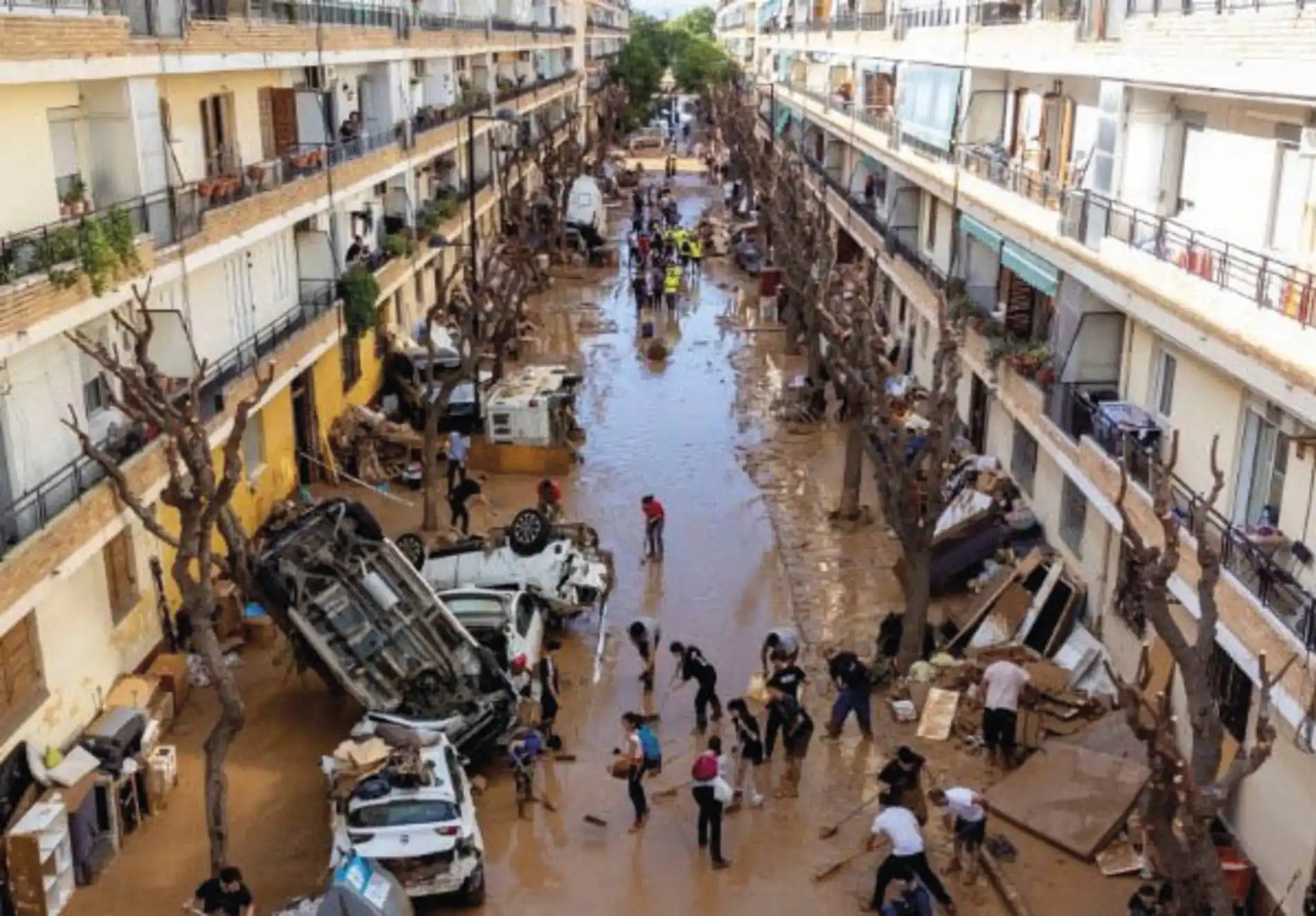 As alterações climáticas NÃO são a principal causa das cheias 6 Uma espessa camada de lama cobre as ruas de Alfafar em Val ncia Espanha ap s as enchentes de novembro de 2024