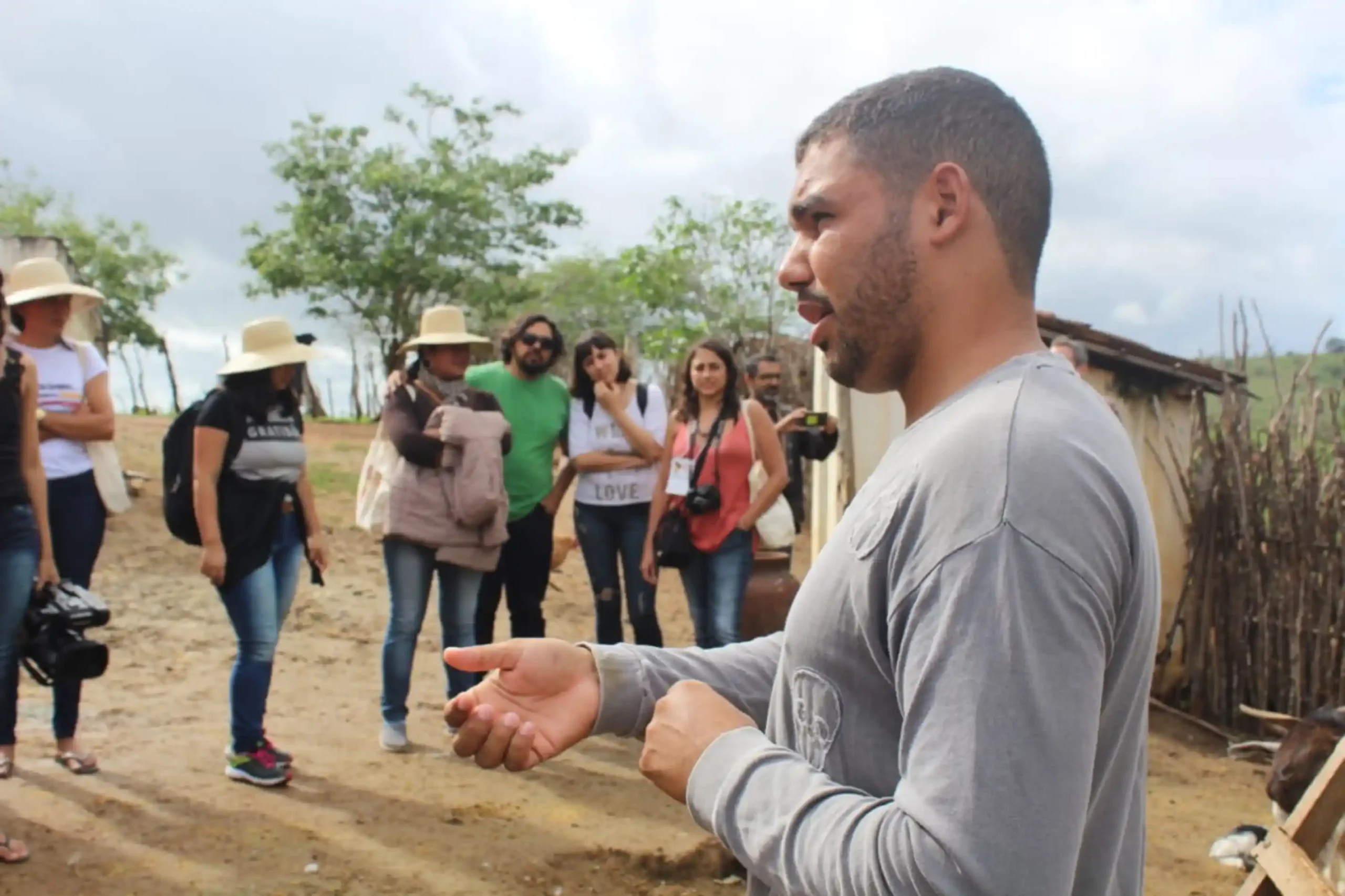 8b5cf0f1-64e8-406d-be58-cd8e761fc34b-1-scaled Hortas Agroecológicas na Amazônia - Jovens Guardiões da Floresta Cultivam o Futuro