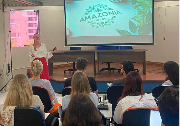 Audrey Kieny apresentando o projeto Amazon by you, que significa Amazônia por você, que aposta em uma marca sustentável de cosméticos com insumos da floresta