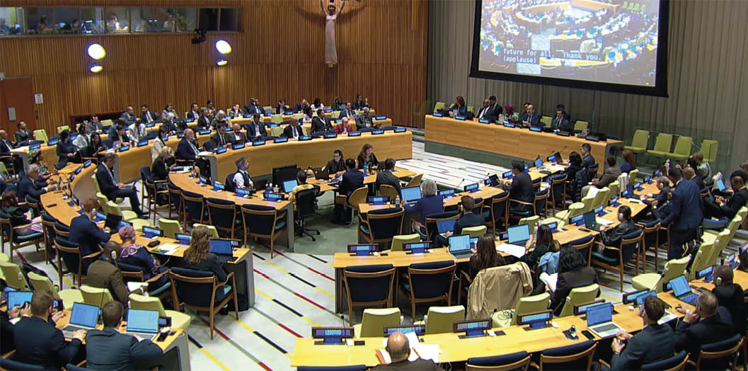 Durante a abertura, os participantes apresentaram declarações sobre o Plano Estratégico das Nações Unidas para as Florestas 2017-2030 (UNSPF)