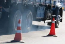 Tecnologia brasileira busca reduzir CO₂ de caminhões com material cerâmico inovador caminhões