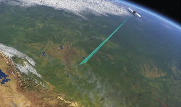 As florestas desempenham um papel importante no ciclo global do carbono, influenciando os níveis de dióxido de carbono na atmosfera e, consequentemente, as mudanças climáticas. Ao medir a quantidade e a variação da biomassa rica em carbono contida nos troncos e galhos das árvores, os satélites fornecem informações valiosas sobre como esses ecossistemas estão mudando. O projeto Biomassa da Iniciativa para Mudanças Climáticas da ESA combinou observações de vários satélites para fornecer mapas globais anuais da biomassa acima do solo entre 2007 e 2022. Essas informações são vitais para modelar o ciclo do carbono, orientar o manejo florestal e subsidiar os relatórios nacionais de gases de efeito estufa Assista o Video em: www.bit.ly/44znHHo