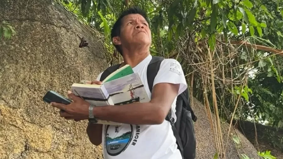 com-ipads-e-smartphones-agentes-indigenas-de-manejo-ambiental-monitoram-ameacas-a-floresta-1738355053118_v2_900x506.jpg Heróis da Floresta - Como Moradores Protegem a Amazônia com Vigilância Ambiental Comunitária