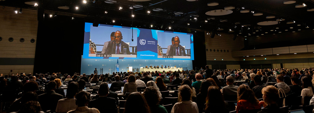 Conferência sobre Mudanças Climáticas de Bonn - Junho de 2025 9 Delegados reunidos para a plenária de encerramento