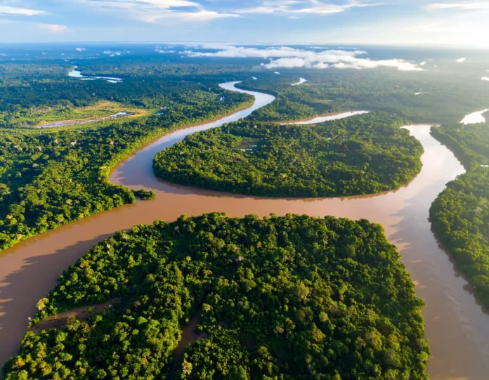 Rios voadores: a umidade da Amazônia viaja pelo continente, alimentando chuvas vitais para a agricultura e o abastecimento de água