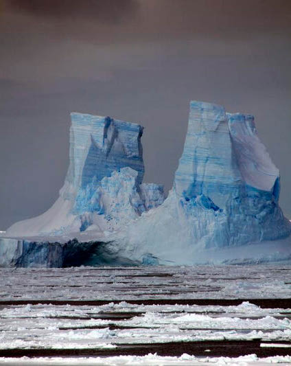 Torres de icebergs se desprenderam da camada de gelo da Antártida Oriental