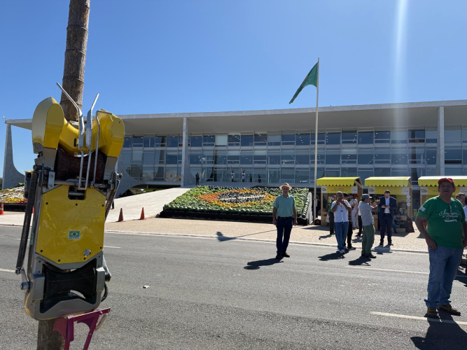 WhatsApp-Image-2025-06-30-at-15.39.56 Com DNA paraense, Açaibot vira destaque em Brasília durante lançamento do Plano Safra da Agricultura Familiar