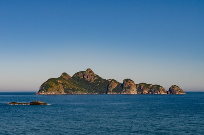 O Arquipélago de Alcatrazes é uma área marinha protegida que contribui para a conservação de espécies e, potencialmente, para a captura de carbono (foto: Leo Francini)