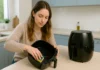 Como limpar a air fryer por dentro sem estragar a camada antiaderente Como limpar a air fryer por dentro sem estragar a camada antiaderente
