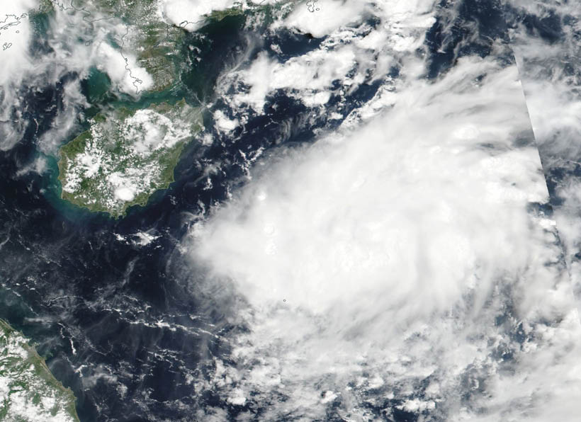 Rastreando a jornada do carbono negro até o oceano 1 Uma tempestade tropical começando a se formar no Mar da China Meridional em julho de 2017, conforme observado pelo satélite meteorológico Suomi National Polar-Orbiting Partnership (NPP)