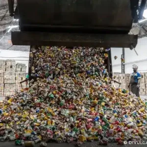 Brasil reciclou 97,3% das latinhas de alumínio em 2024 latinhas