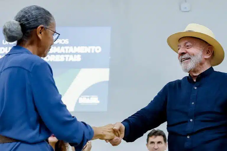 A batalha inadiável da transição energética: Brasil na COP30 e o roteiro para a reconstrução inteligente Min. Marina Silva e Presidente Lula - Agência.gov