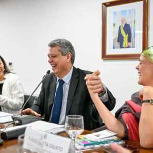 Marco Regulatório das Organizações da Sociedade Civil: novo manual reforça papel da sociedade civil nas políticas públicas No Palácio do Planalto, durante reunião ordinárias, órgãos do governo feeral lançam o Manual do Marco Regulatório das Organizações da Sociedade Civil (MROSC), que tem como objetivo orientar a aplicação da Lei nº 13.019/2014 - Agência Brasil