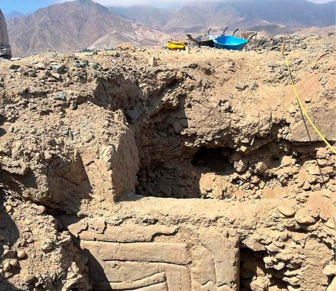 Essa_descoberta___crucial_para_compreender_a_identidade_cultural_da_costa._Diferente_da_ Arqueólogos descobrem no Peru mural pré-hispânico de mais de 3 mil anos