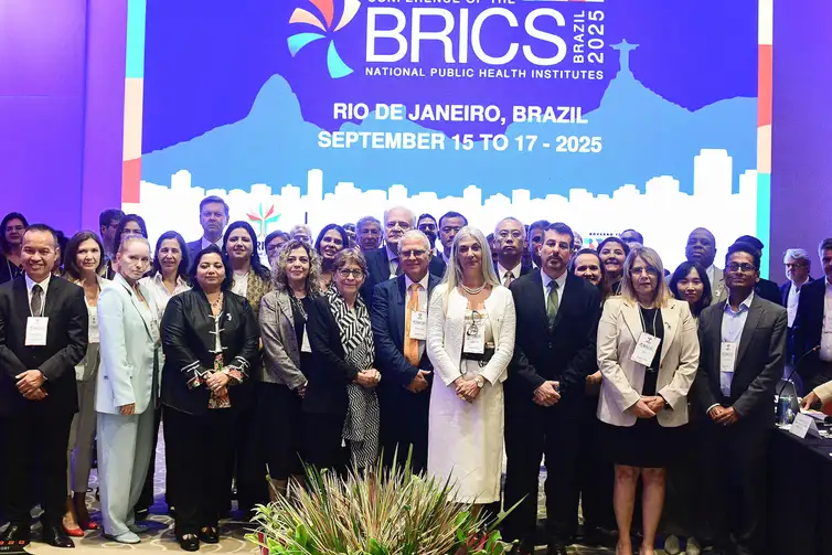 Institutos de Saúde do BRICS iniciam cooperação no Brasil Encontro com representantes de instituições de saúde pública dos países do Brics - Peter Ilicciev/Fiocruz