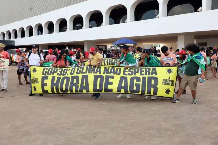No DF, indígenas pedem demarcação de terras e ação climática Valter Campanato/Agência Brasil