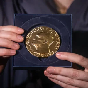 Nobel de Medicina 2025 premia avanços em tolerância imunológica e tratamentos inovadores Ukraine/Getty Images Leia mais em: https://super.abril.com.br/sociedade/qual-pais-mais-ganhou-premios-nobel/