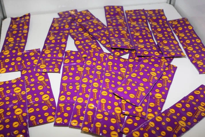 Camisinhas e cigarras: o experimento criativo que revelou um segredo da Amazônia