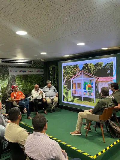 20251120100703-GC00072719-F00276513 Casas de açaí transformam habitação ribeirinha no Pará