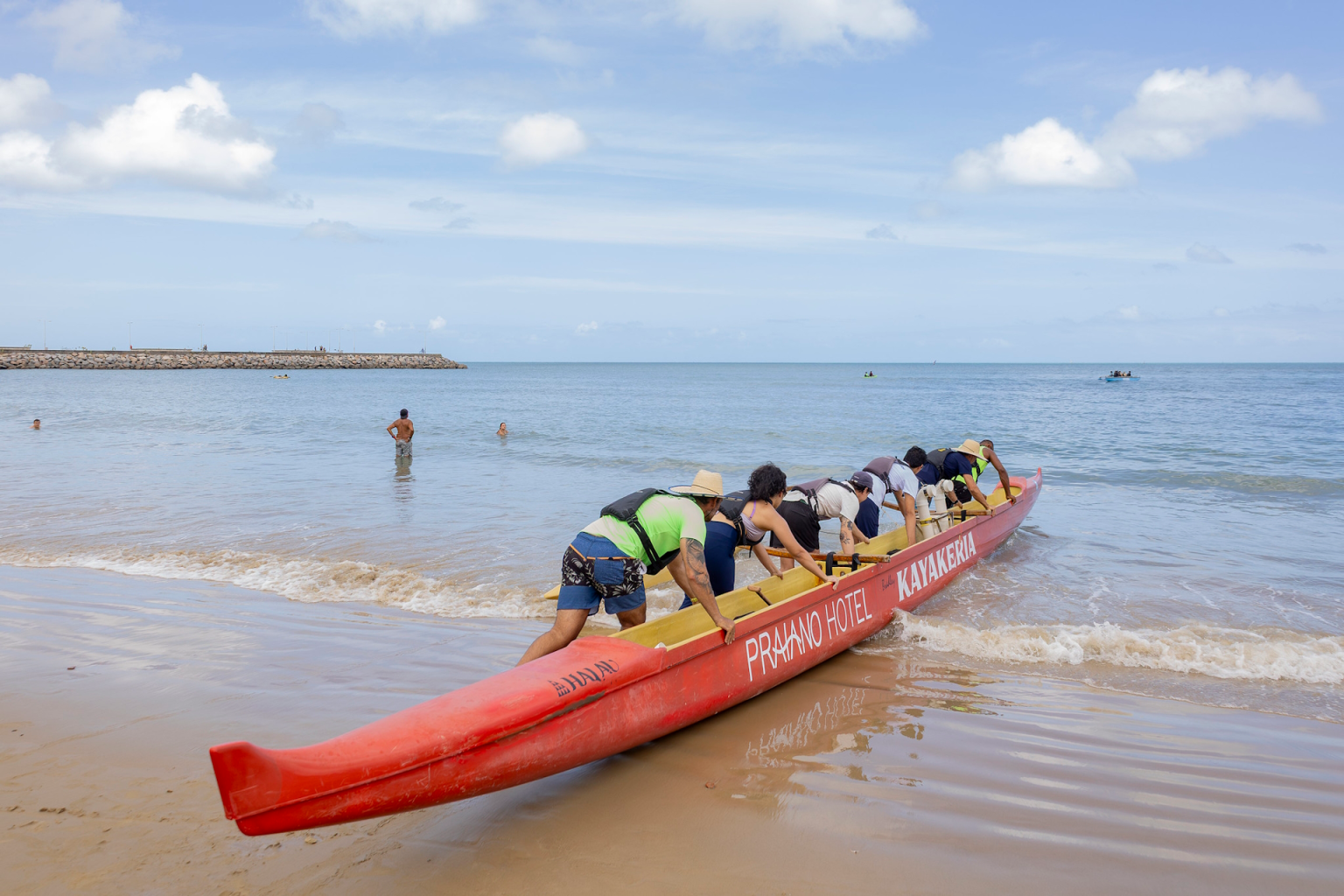 Canoas havaianas viram aliadas na investigação de microplásticos no litoral cearense Foto: Guilherme Silva