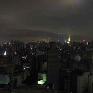 Ventania deixa 1,5 milhão sem luz e paralisa São Paulo Foto: Júlio Boaro