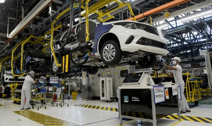 2022-05-03t150541z_1_lynxnpei420m7_rtroptp_4_health-coronavirus-brazil-autos REUTERS/Washington Alves/Proibida reprodução