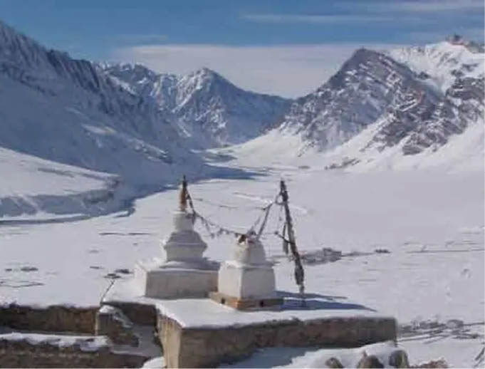 A travessia do rio Chadar no Vale de Zanskar, uma das aventuras mais desafiadoras e gratificantes do país A travessia do rio Chadar no Vale de Zanskar, uma das aventuras mais desafiadoras e gratificantes do país