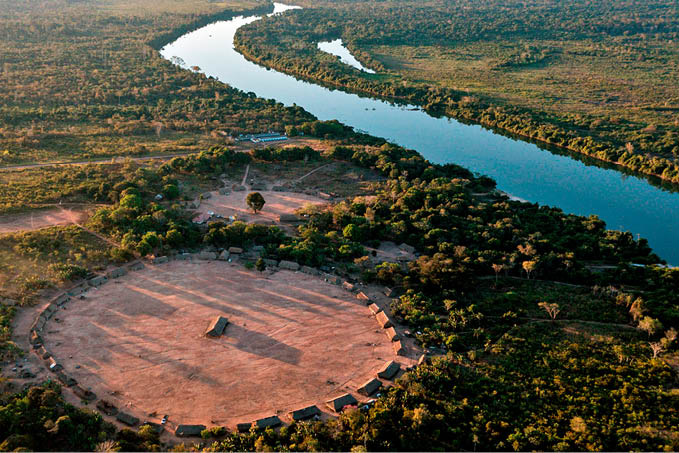 GEF aprovou apoio à conservação de 6,4 milhões de hectares em 15 terras indígenas brasileiras. Atualmente, os quase 900.000 indígenas brasileiros e suas terras ancestrais são refúgios essenciais para a natureza em uma das nações com maior biodiversidade do mundo. Aproximadamente 106 milhões de hectares – ou 13% do território brasileiro – estão localizados em áreas reconhecidas como indígenas