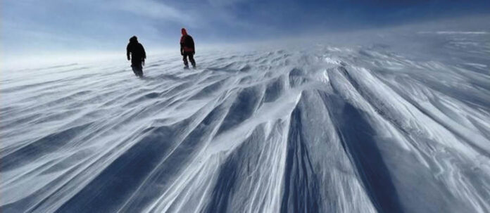 Os cientistas perfuraram o solo até atingir a rocha matriz sob a Cúpula de Prudhoe, na camada de gelo da Groenlândia, para descobrir quando a região esteve livre de gelo pela última vez
