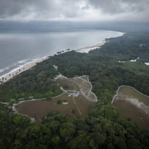 Rali da dívida emergente trava mercado de swaps ambientais Foto: Guillem Sartorio/Bloomberg