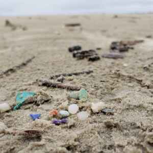 Muito além das estrelas existem 51 trilhões de microplásticos na água