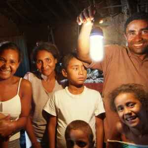 Banco mundial aprova mega investimento para levar energia limpa à população da floresta Programa Luz Para Todos