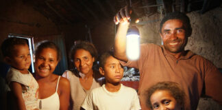 Banco mundial aprova mega investimento para levar energia limpa à população da floresta Programa Luz Para Todos