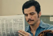 Wagner Moura e o segredo do lítio que o Brasil tentou esconder nos anos 70 Marcelo (Wagner Moura) lê jornal no instituto de identificação, em "O Agente Secreto" • Reprodução