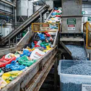 Brasil consome 1,5 milhão de sacolas plásticas por hora em todo o território Reprodução - CST