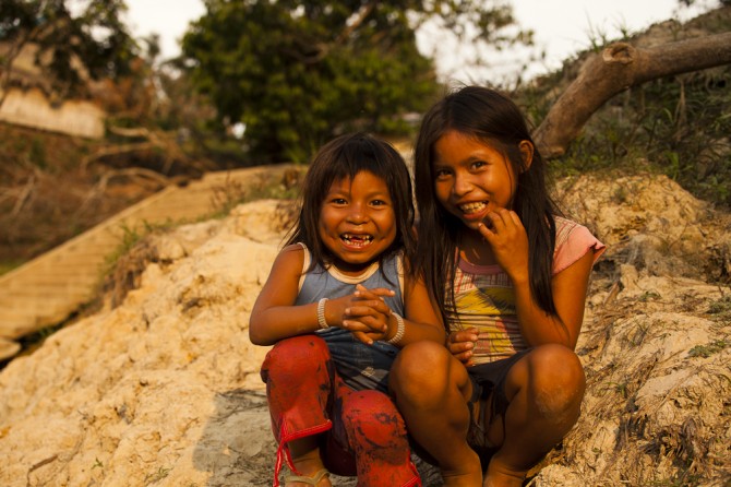 Crianças Matsés / Foto: Alicia Fox