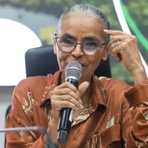 Marina Silva deixa Meio Ambiente e cobra criação de autoridade climática