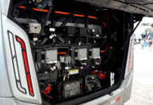 Baterias velhas de ônibus buscam segunda vida na rede de energia