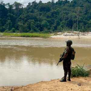 O ecocídio das fronteiras seguras: como a militarização contra refugiados climáticos destrói corredores ecológicos e acelera a fragmentação de habitats sensíveis.