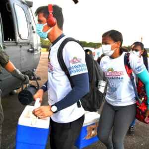 Vacinação na Amazônia e os desafios logísticos da cobertura vacinal em áreas isoladas para garantir a proteção de comunidades ribeirinhas e indígenas.