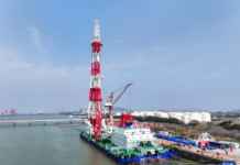 Maior navio bate-estacas do mundo chega ao Brasil para viabilizar a construção da ponte Salvador-Itaparica com tecnologia de engenharia marítima chinesa.