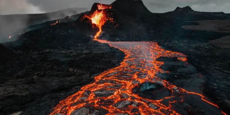 Ouro nos arcos volcânicos: como a fusão repetida do manto terrestre na região de Kermadec cria concentrações metálicas superiores às das dorsais oceânicas. 1 Maior vulcao do Brasil foi encontrado na Amazonia 750x375 1