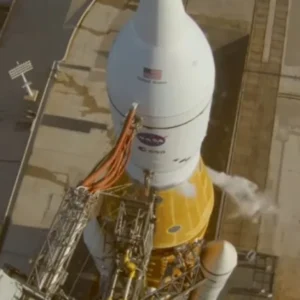 Astronautas quebram recorde de isolamento no espaço profundo em missão lunar